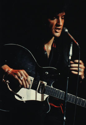 Elvis Presley - mit Gitarre