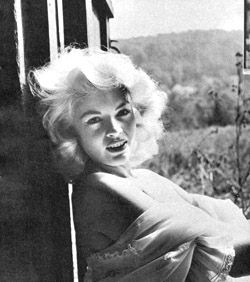 Jayne Mansfield - Posing