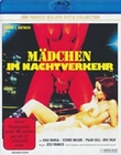 Mädchen im Nachtverkehr