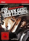 Ein Mann geht ber Leichen